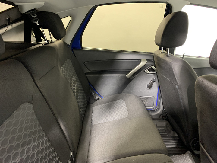 Lada Granta 1.6, 2019 года, Автоматическая, ЯРКО-СИНИЙ