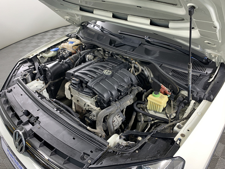 VOLKSWAGEN Touareg 3.6, 2011 года, Автоматическая, БЕЛЫЙ