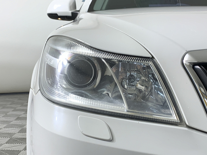 SKODA Octavia 2, 2012 года, Автоматическая, БЕЛЫЙ