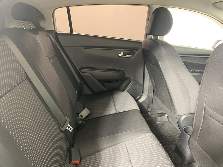 KIA Rio X-Line 1.6, 2018 года, Механика, Серебристый
