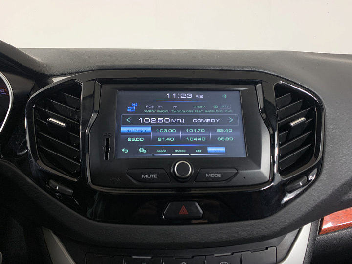 Lada Vesta 1.8, 2018 года, Робот, ОРАНЖЕВЫЙ