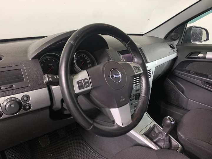 Opel Astra 1.8, 2009 года, Механика, Темно-серый