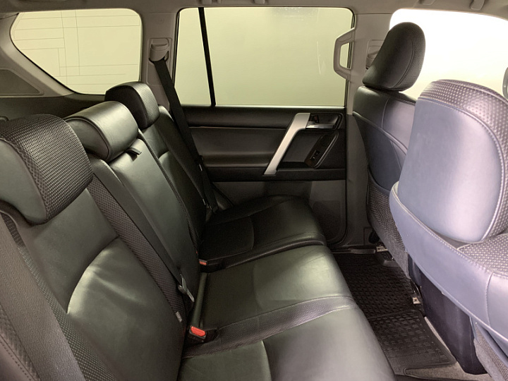 TOYOTA Land Cruiser Prado 3, 2011 года, Автоматическая, БЕЖЕВЫЙ