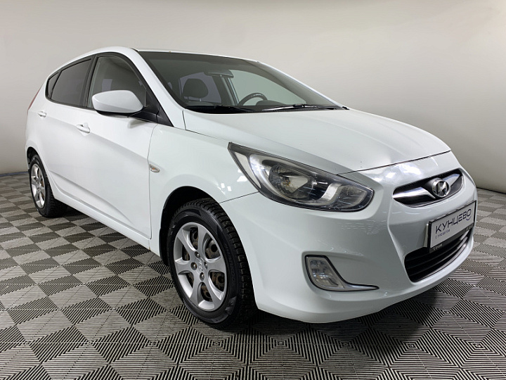 Hyundai Solaris 1.6, 2011 года, Автоматическая, Не определен