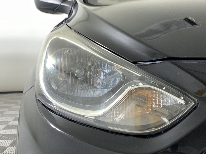 Hyundai Solaris 1.6, 2012 года, Механика, Черный