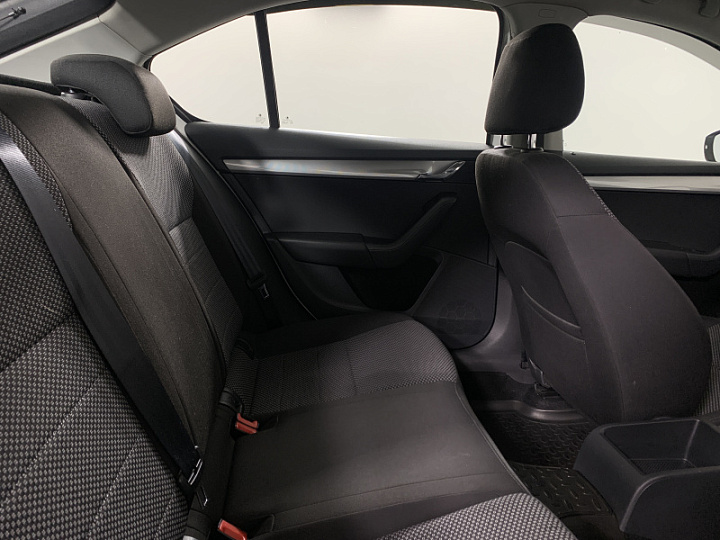 SKODA Octavia 1.2, 2014 года, Механика, БЕЛЫЙ