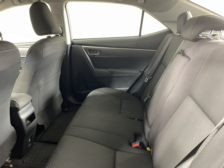 TOYOTA Corolla 1.5, 2013 года, Механика, Серебристый