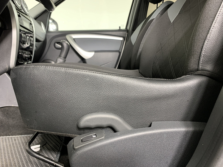 Lada Largus 1.6, 2019 года, Механика, Серебристый