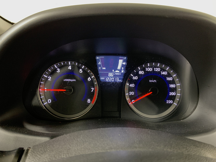 HYUNDAI Solaris 1.6, 2011 года, Механика, ФИОЛЕТОВЫЙ
