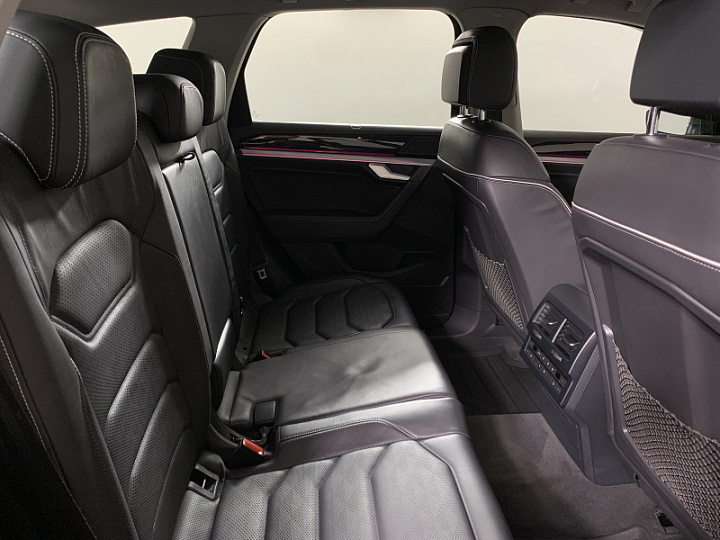 Volkswagen Touareg 3.6, 2019 года, 8-АКП, Светло серый
