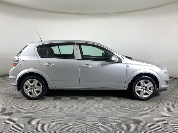 Opel Astra 1.8, 2014 года, Автоматическая, Серебристый