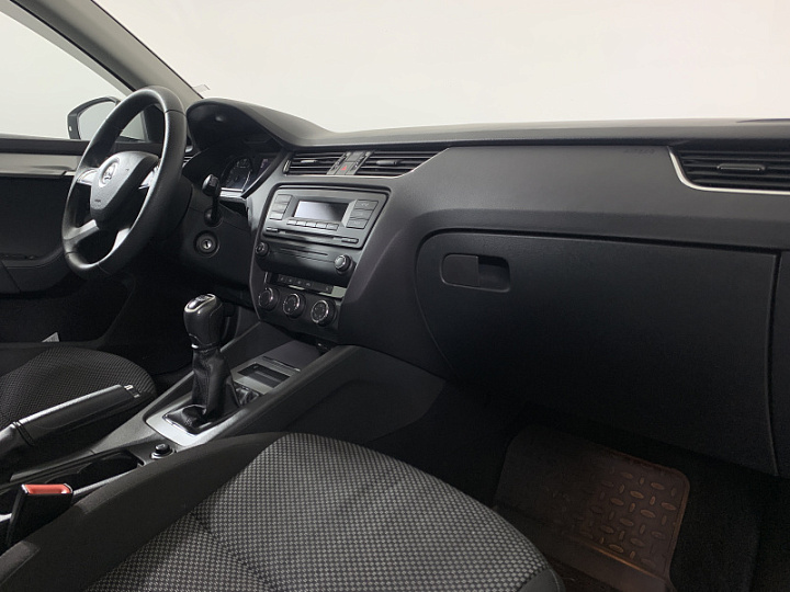 SKODA Octavia 1.2, 2014 года, Механика, БЕЛЫЙ