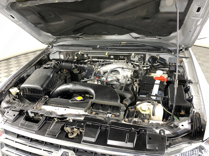 MITSUBISHI Pajero 3, 2011 года, Автоматическая, Серебристый