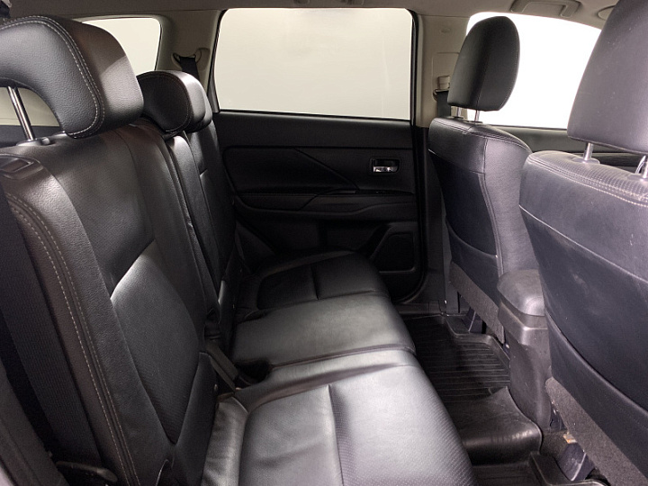 Mitsubishi Outlander 2.4, 2015 года, Вариатор, Серебристый
