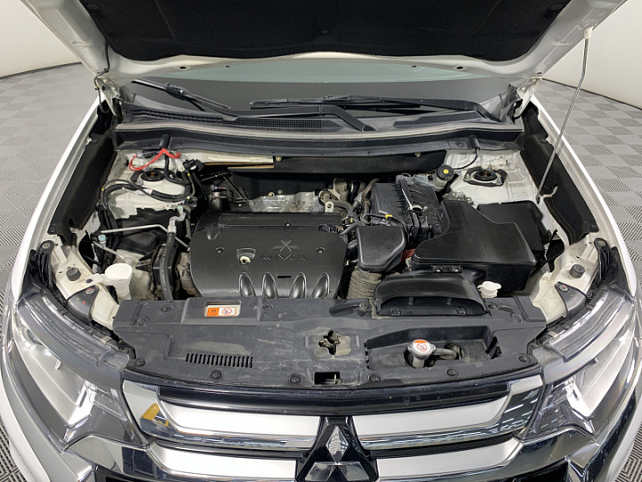 MITSUBISHI Outlander 2.4, 2016 года, Вариатор, БЕЛЫЙ