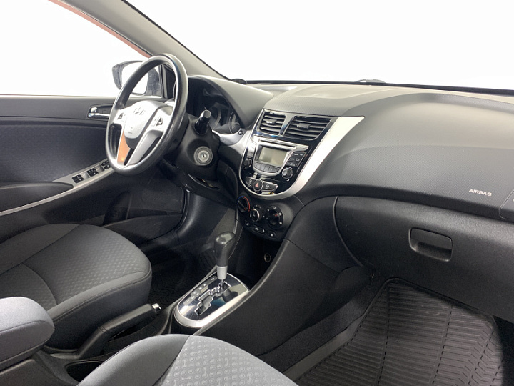 HYUNDAI Solaris 1.4, 2013 года, Автоматическая, Серебристый