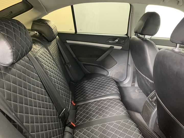 SKODA Octavia 1.6, 2012 года, Механика, БЕЛЫЙ