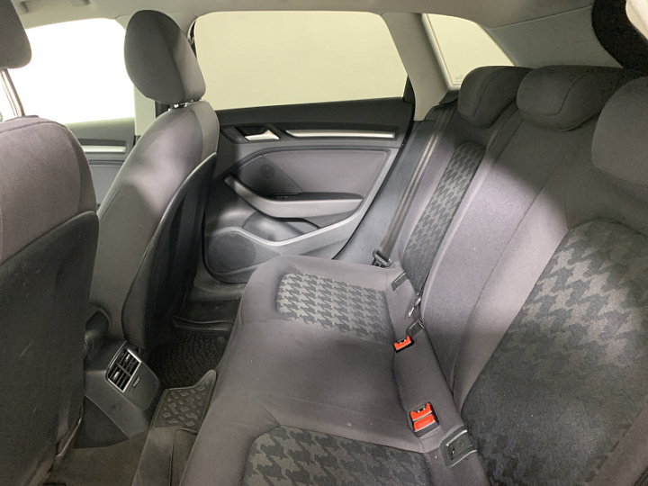 AUDI A3 1.2, 2015 года, Робот, БЕЛЫЙ