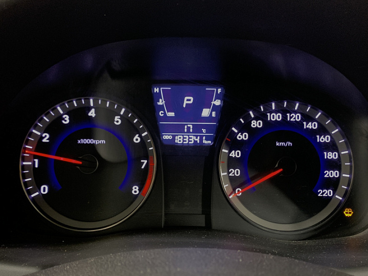 HYUNDAI Solaris 1.6, 2013 года, Автоматическая, Черно-Серый