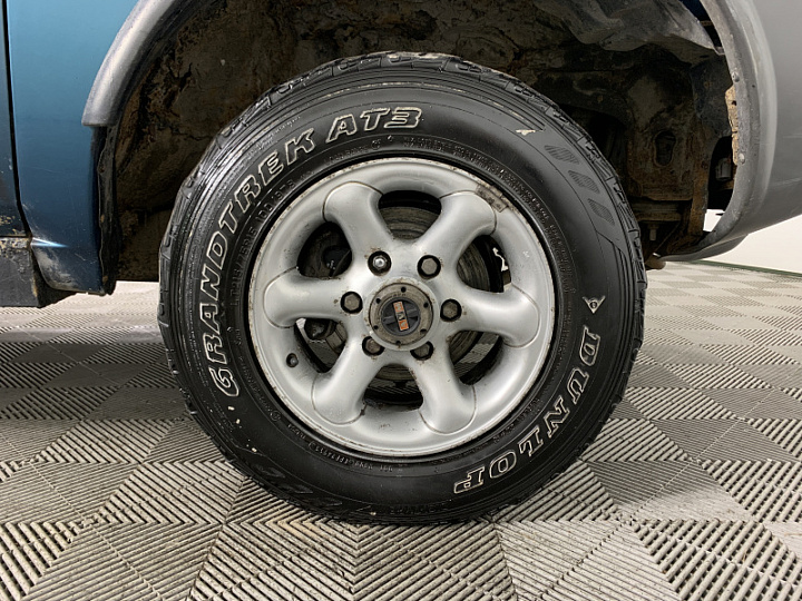 NISSAN Terrano 2.4, 1995 года, Механика, ЗЕЛЕНЫЙ