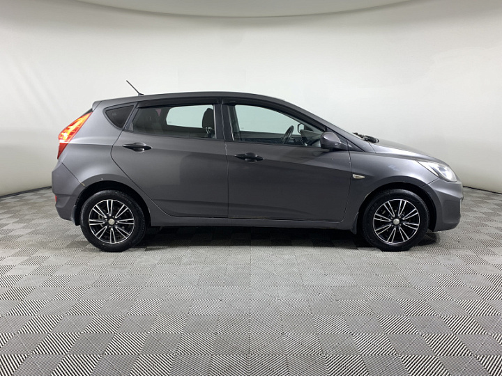 Hyundai Solaris 1.4, 2013 года, Механика, Серый