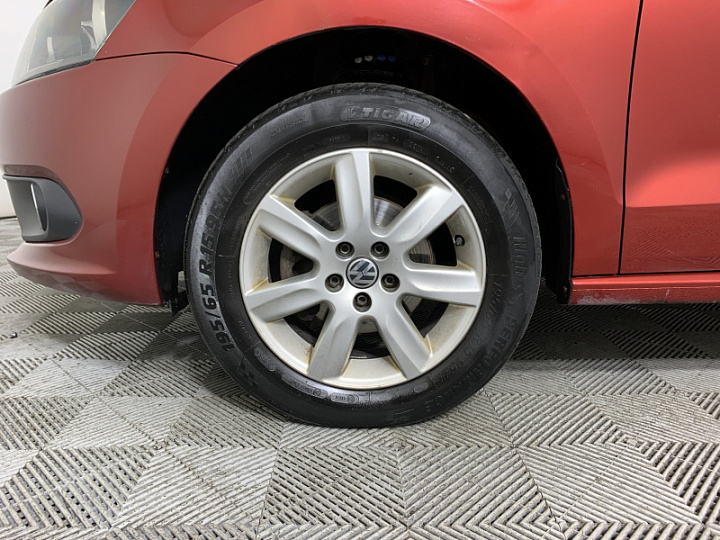 VOLKSWAGEN Polo 1.6, 2013 года, Автоматическая, ВИШНЕВО-КРАСНЫЙ