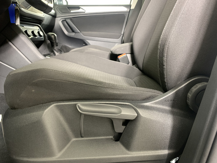 Volkswagen Tiguan 1.4, 2019 года, Робот, Белый