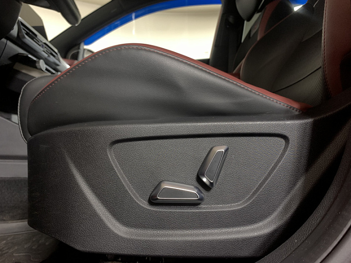 Geely Coolray 1.5, 2023 года, Робот, Красный