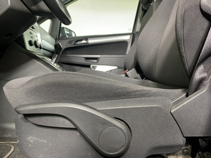 OPEL Zafira 1.8, 2010 года, Робот, Серебристый