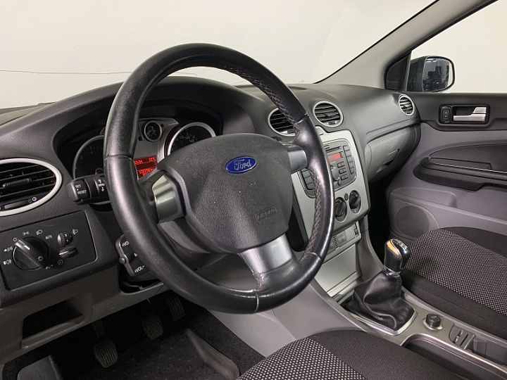 Ford Focus 1.8, 2010 года, Механика, СЕРЫЙ