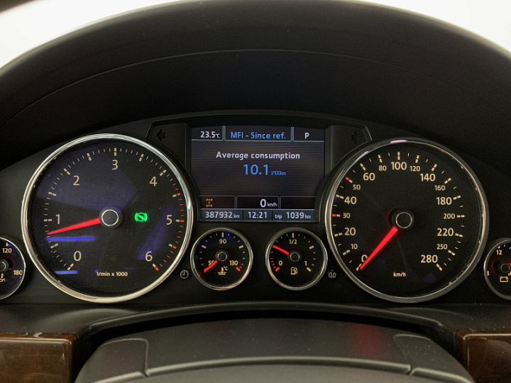 VOLKSWAGEN Touareg 3, 2010 года, Автоматическая, СЕРЫЙ