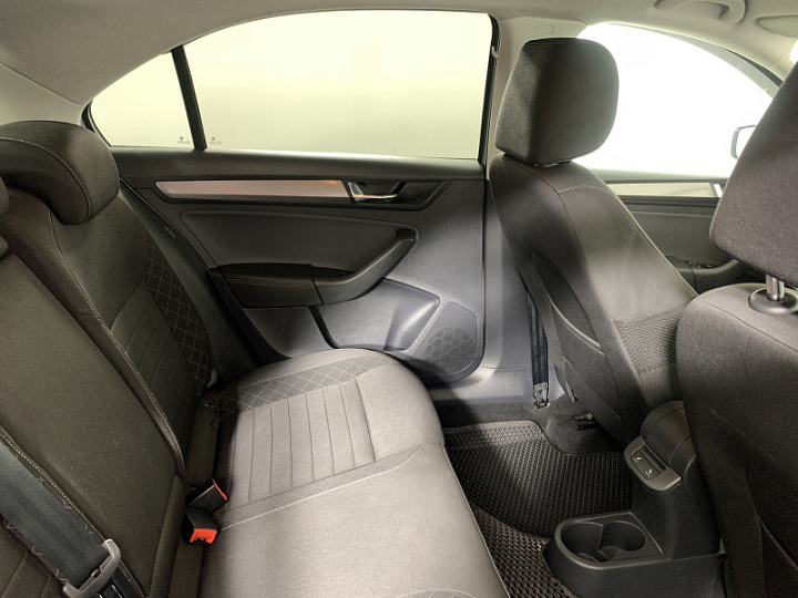 SKODA Rapid 1.4, 2019 года, Робот, Серебристый