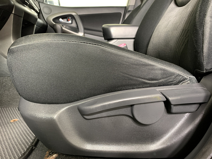 TOYOTA RAV4 2, 2010 года, Вариатор, Серебристый