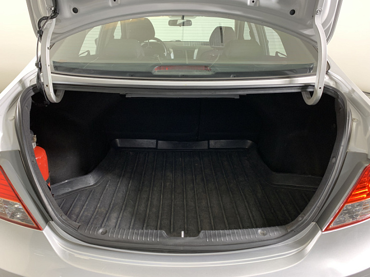 HYUNDAI Solaris 1.4, 2012 года, Механика, Серебристый