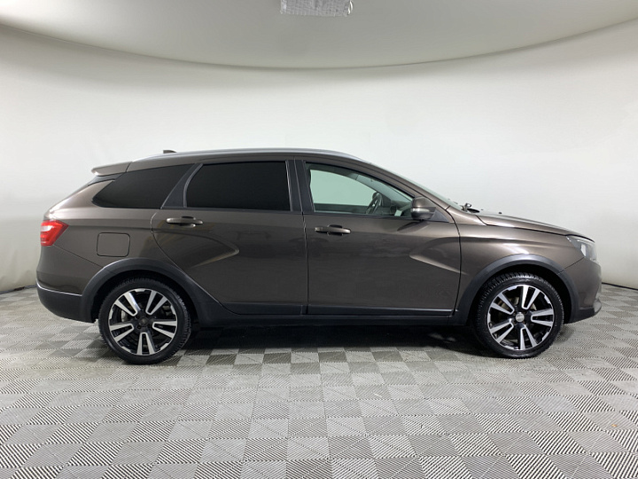 Lada Vesta 1.8, 2017 года, Робот, КОРИЧНЕВЫЙ