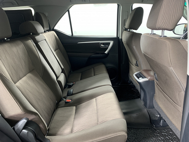 TOYOTA Fortuner 2.8, 2018 года, Автоматическая, БЕЛЫЙ