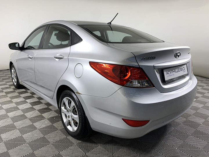 HYUNDAI Solaris 1.4, 2012 года, Механика, Серебристый