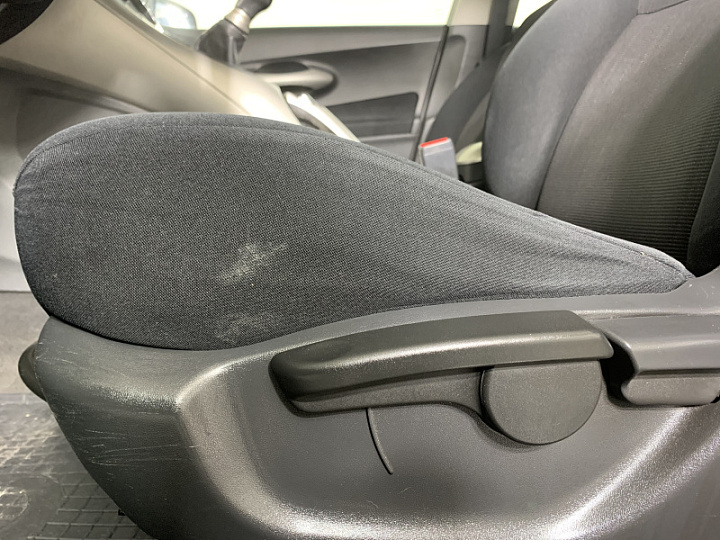 Toyota Auris 1.4, 2007 года, Механика, Серый
