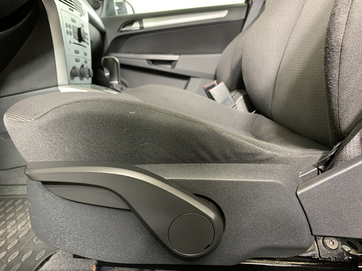 OPEL Astra 1.8, 2010 года, Автоматическая, серо-синий