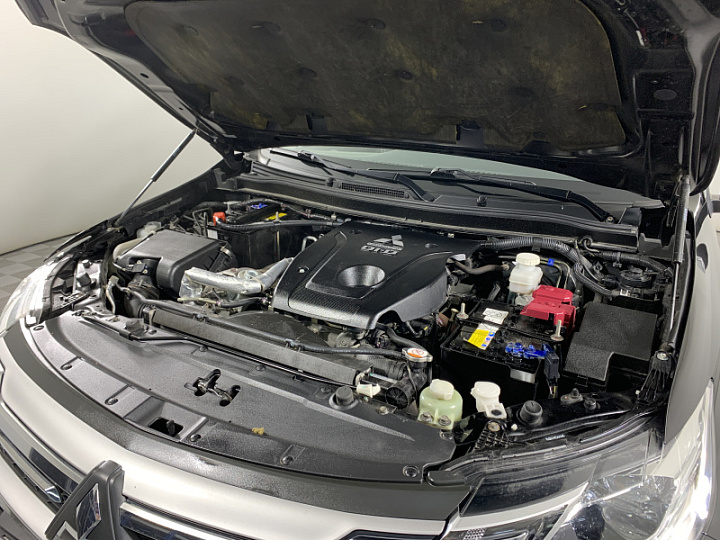 MITSUBISHI Pajero Sport 2.4, 2018 года, Автоматическая, ЧЕРНЫЙ