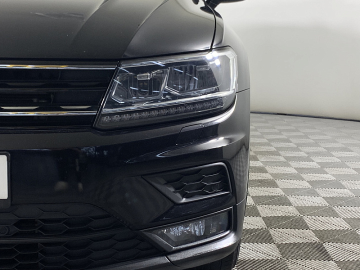 Volkswagen Tiguan 1.4, 2020 года, Механика, Черный