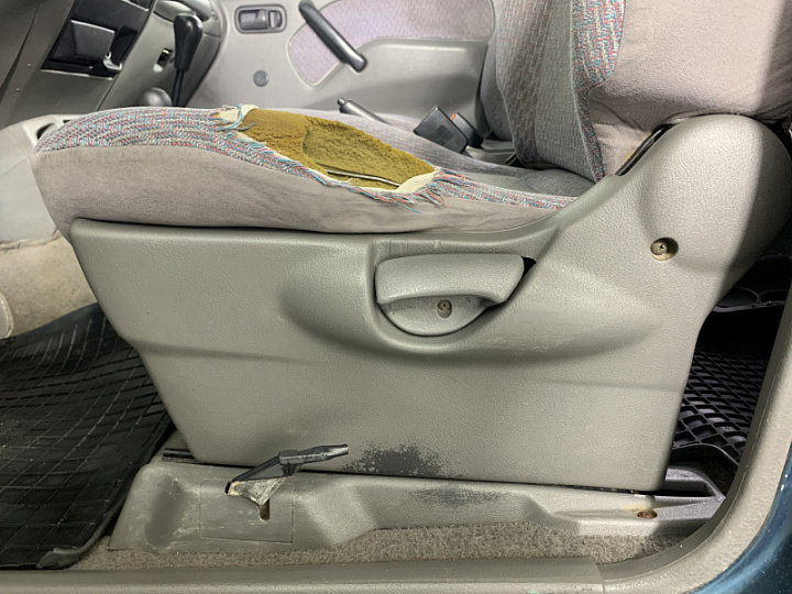 NISSAN Terrano 2.4, 1995 года, Механика, ЗЕЛЕНЫЙ