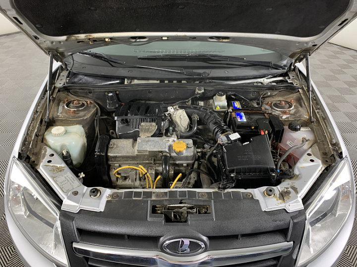 Lada Granta 1.6, 2014 года, Механика, Серебристый