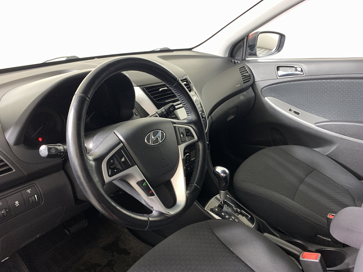 HYUNDAI Solaris 1.6, 2011 года, Автоматическая, КРАСНЫЙ