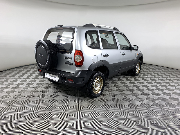 CHEVROLET Niva 1.7, 2011 года, Механика, Серебристый металлик