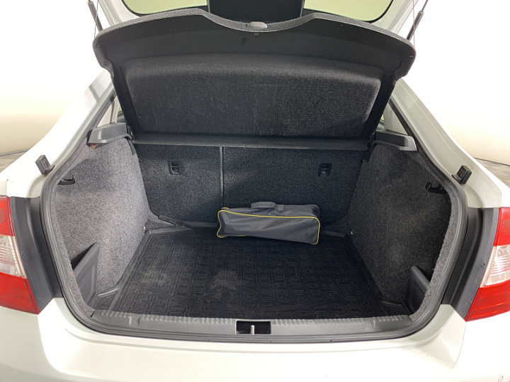 SKODA Rapid 1.4, 2015 года, Робот, БЕЛЫЙ