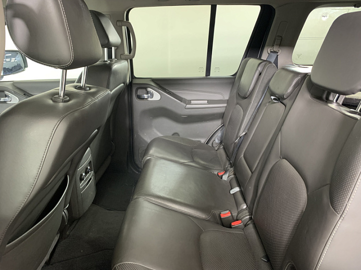 NISSAN Pathfinder 2.5, 2010 года, Автоматическая, Серебристый