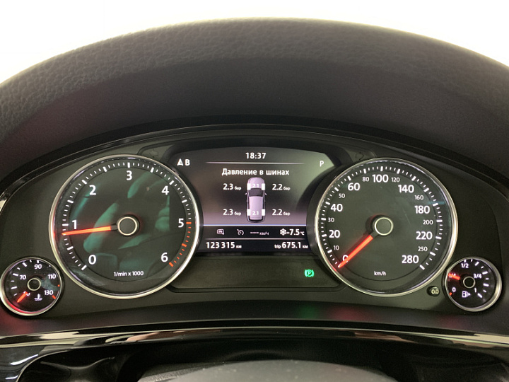 VOLKSWAGEN Touareg 3, 2018 года, Автоматическая, БЕЛЫЙ