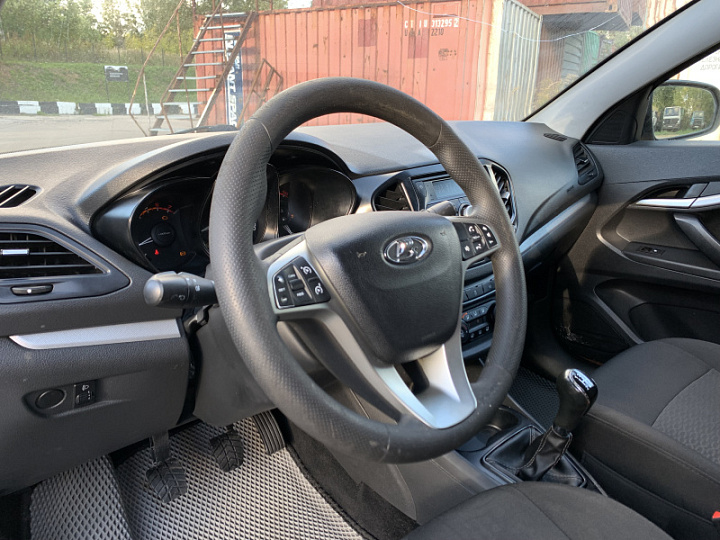 LADA (ВАЗ) Vesta 1.6, 2019 года, Механика, Белый