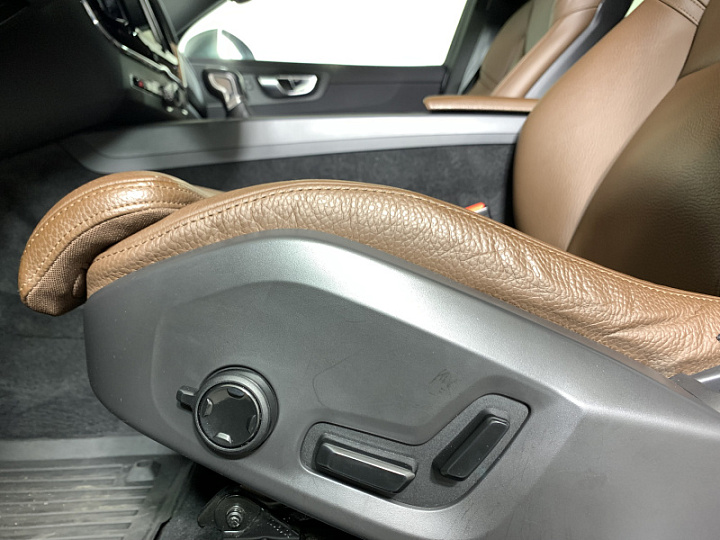 Volvo XC60 2, 2021 года, Автоматическая, Серый
